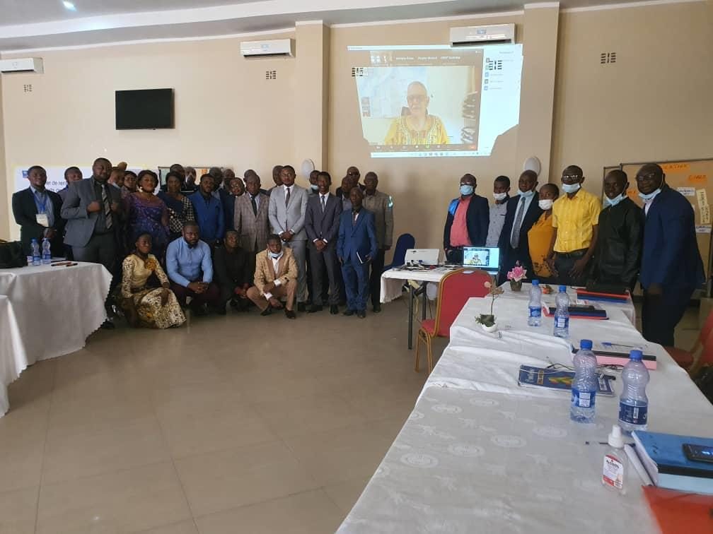 Photo de groupe des participants et facilitateurs de l'atelier du SAEMAPE à Likasi